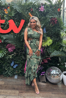 Stephanie Davis feet photo thumbnail