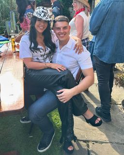 Stephanie Davis feet photo thumbnail