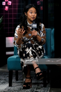 Stephanie Hsu feet photo 5