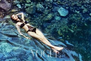 Stephanie Lee feet photo 3