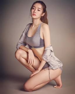 Stephanie Lee feet photo 3