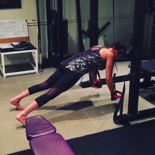 Stephanie McMahon feet photo thumbnail