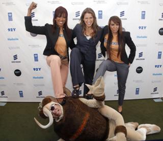 Stephanie McMahon feet photo thumbnail
