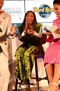 Stephanie Mills feet photo 10