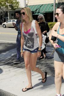 Stephanie Pratt feet photo thumbnail