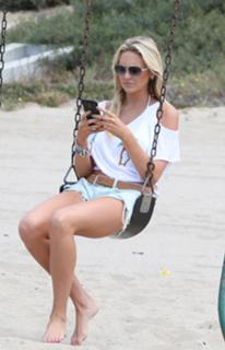 Stephanie Pratt feet photo thumbnail