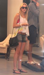 Stephanie Pratt feet photo thumbnail