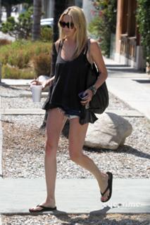 Stephanie Pratt feet photo thumbnail