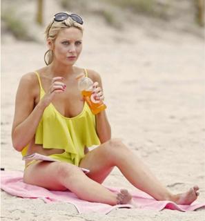Stephanie Pratt feet photo thumbnail