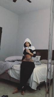 Stephanie Santiago feet photo 3