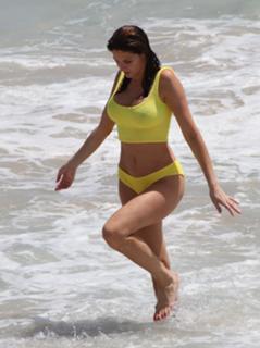 Stephanie Seymour feet photo thumbnail