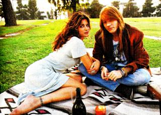 Stephanie Seymour feet photo thumbnail