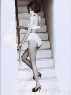 Stephanie Seymour feet photo thumbnail