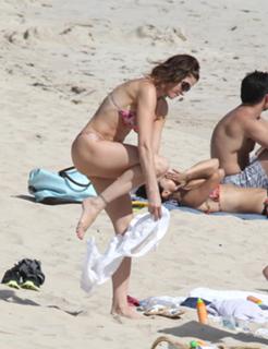 Stephanie Seymour feet photo thumbnail