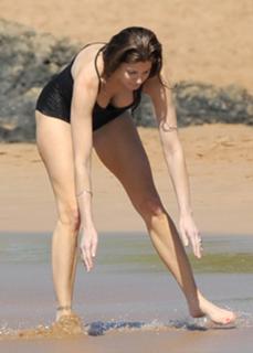 Stephanie Seymour feet photo thumbnail