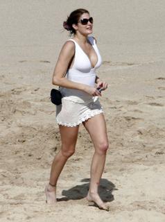 Stephanie Seymour feet photo thumbnail