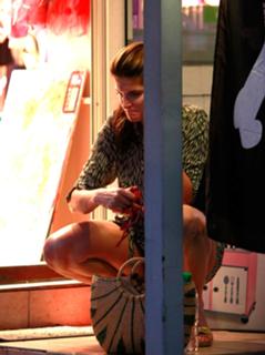 Stephanie Seymour feet photo thumbnail