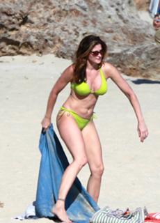 Stephanie Seymour feet photo thumbnail