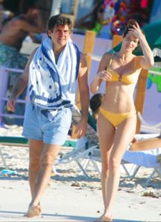 Stephanie Seymour feet photo thumbnail