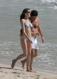 Stephanie Seymour feet photo thumbnail