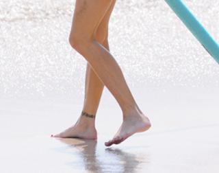 Stephanie Seymour feet photo thumbnail
