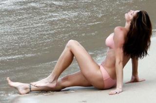 Stephanie Seymour feet photo thumbnail