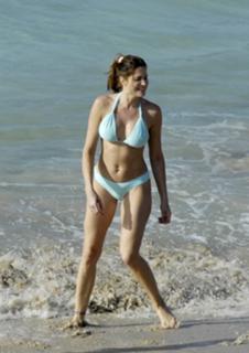 Stephanie Seymour feet photo thumbnail