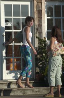 Stephanie Seymour feet photo thumbnail