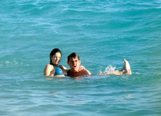 Stephanie Seymour feet photo thumbnail