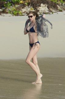 Stephanie Seymour feet photo thumbnail