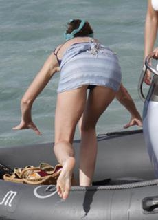 Stephanie Seymour feet photo thumbnail