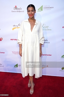 Stephanie Sigman feet photo thumbnail