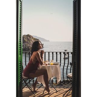 Stephanie Sigman feet photo thumbnail