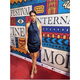 Stephanie Sigman feet photo thumbnail