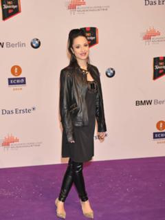 Stephanie Stumph feet photo 6