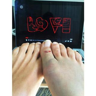 Stephanie Szostak feet photo thumbnail