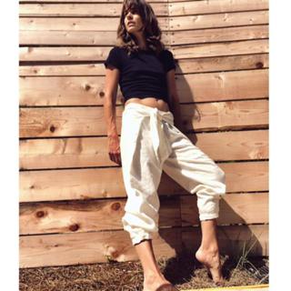 Stephanie Szostak feet photo thumbnail