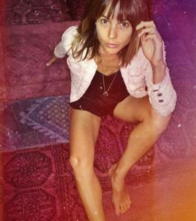 Stephanie Szostak feet photo thumbnail