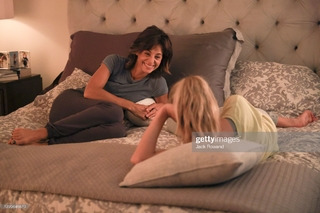 Stephanie Szostak feet photo thumbnail