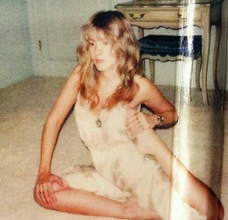 Stevie Nicks feet photo thumbnail