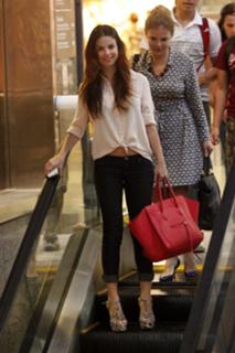 Sthefany Brito feet photo thumbnail