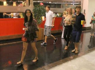 Sthefany Brito feet photo thumbnail