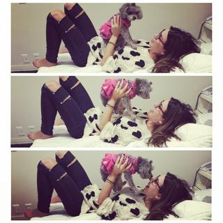 Sthefany Brito feet photo thumbnail