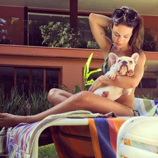Sthefany Brito feet photo thumbnail