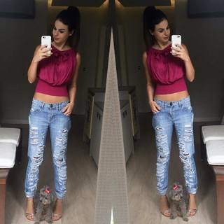 Sthefany Brito feet photo thumbnail