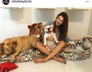 Sthefany Brito feet photo thumbnail