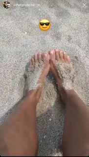 Sthefany Brito feet photo thumbnail