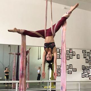 Sthefany Brito feet photo thumbnail