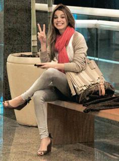 Sthefany Brito feet photo thumbnail