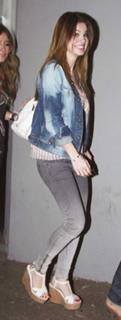 Sthefany Brito feet photo thumbnail